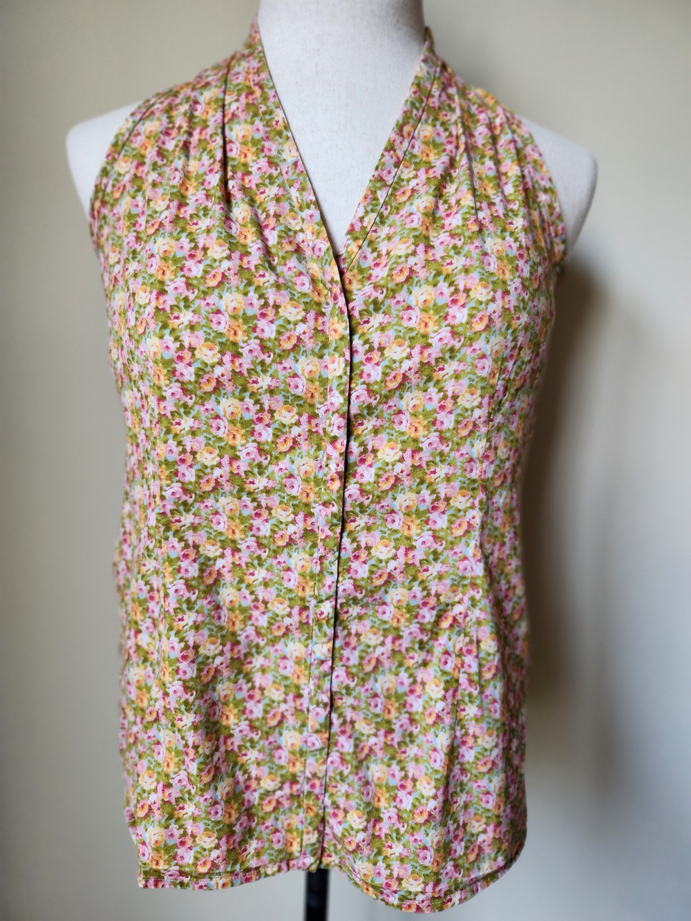 Talbots 10P Sleeveless Ditsy Floral Blouse V-Neck Pleated Stretch Cotton Top